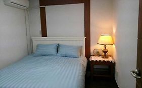 K Star Road Guesthouse - Hostel